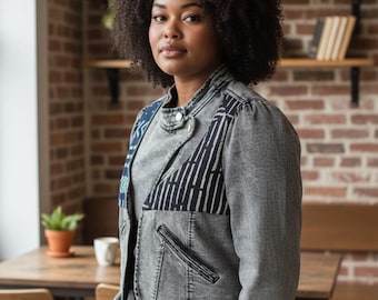 Medium - Återvunnen denim med Ankara/Mudcloth | Unik handgjord jacka med Adinkra och Bogolan | Hållbart mode | Rättvisemärkta kläder