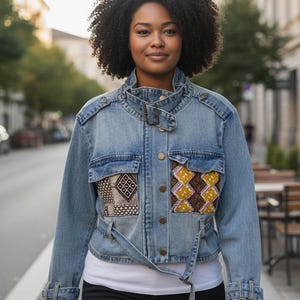 Medium - Återvunnen denim med Ankara/Mudcloth | Unik handgjord jacka med Adinkra och Bogolan | Hållbart mode | Rättvisemärkta kläder bild 1