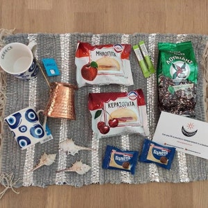 Grieks cadeau kalimera koffietijd! Griekse koffiepot voor twee, koffiekopjes, taarten, koekjes, Griekse koffie, stevia en een heerlijke ethnik soupla.