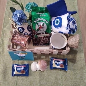 Men Cesto regalo greco caffè tempo! Caffettiere tradizionali, tazze da caffè, calzini fortunati, conchiglie di mare, famoso caffè greco, scatola di legno.