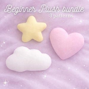 Puede incluir: Una taza de cerámica blanca con un asa negra y el texto "But First, Coffee" en negro, con una fuente de estilo manuscrito. La taza está sobre una superficie blanca.