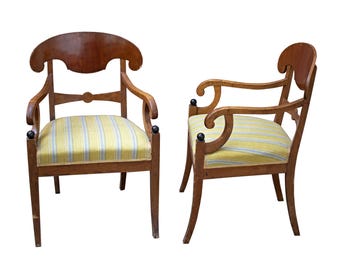 Coppia di poltrone Biedermeier in legno chiaro