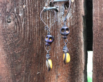 Pendientes de calavera de hematita, jaspe ookaíta, envueltos en alambre de cobre oxidado