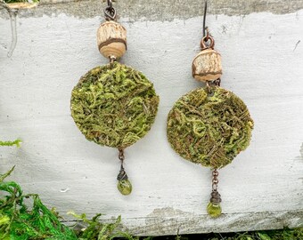 Pendientes de tronco musgoso, hoja de cristal checo, joyería de cobre