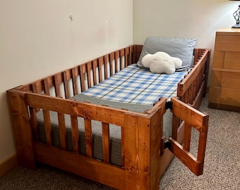 Handmade Wooden Toddler Bed: Sustainable Kids Guardrail Bed