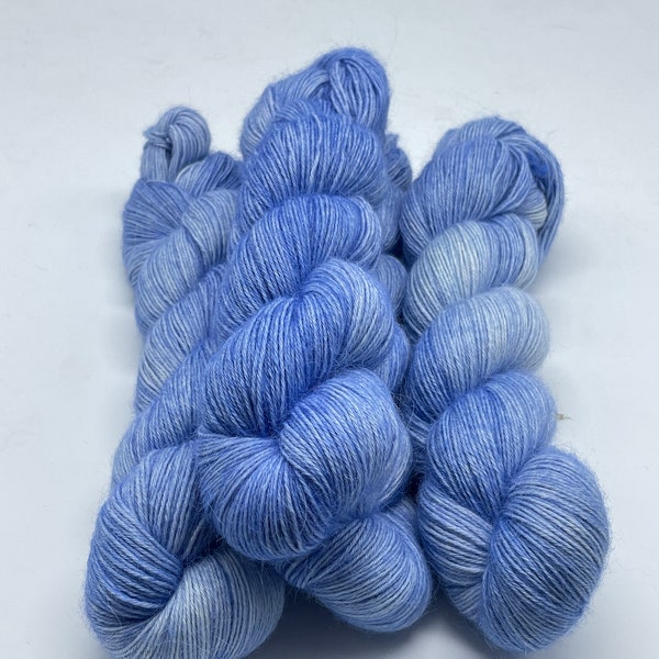 Handgefärbte Baby Llama Wolle / Farbe: Blue Jeans