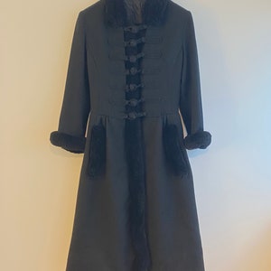 XS-S Unique 60s-70s princess-cut coat with fab military details image 1