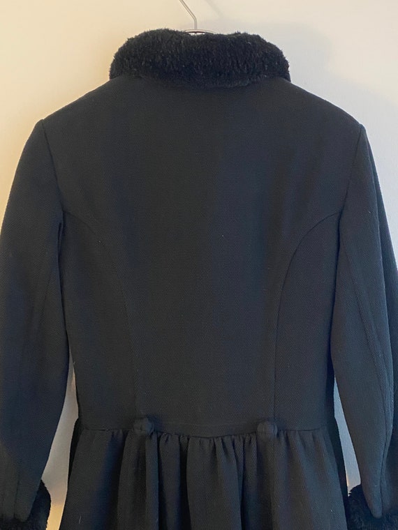 XS-S | Unique 60s-70s princess-cut coat with fab … - image 4