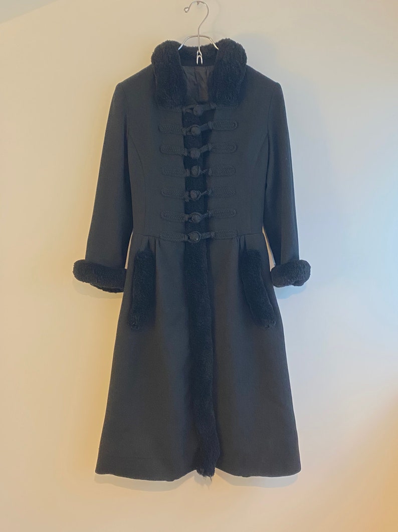 XS-S Unique 60s-70s princess-cut coat with fab military details image 1