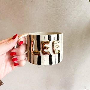 Aangepaste ontwerpnaam keramische handgemaakte aardewerk mok ambachtelijke cadeau idee koffiekopje cadeau voor haar unieke gepersonaliseerde verjaardagscadeau