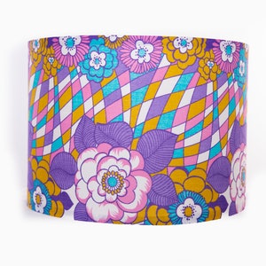 Handmade retro vintage wall lamp from Lampenliefde with retro floral print and boxes in various colors. Inside or outside