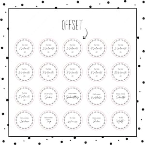 K&ouml;nnte beinhalten: Ein Set mit 20 druckbaren Baby-Meilenstein-Stickern mit einem Kranz-Design. Die Sticker zeigen Text in Deutsch, wie "Du bist 1 Monat alt" und "Dein erster Geburtstag".