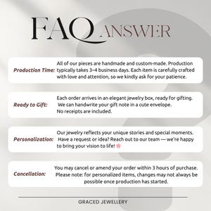 Op de afbeelding: Afbeelding met de tekst "FAQ ANSWER" bovenaan. Het geeft details over de productietijd, cadeau-opties, personalisatie en annuleringsvoorwaarden. De tekst is in een modern lettertype, met de merknaam "GRACED JEWELLERY" onderaan.