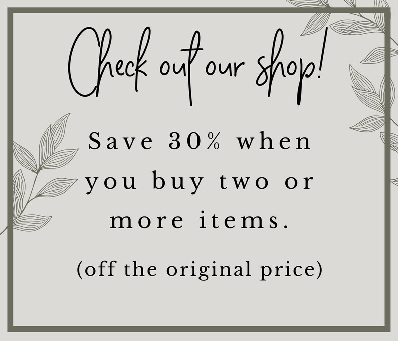 K&ouml;nnte beinhalten: Textgrafik mit floralem Rand. Es steht "Schauen Sie in unserem Shop vorbei! Sparen Sie 30 %, wenn Sie zwei oder mehr Artikel kaufen. (vom Originalpreis)"