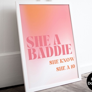 Ice Spice, Preppy, rosa y naranja 'She a Baddie' Decoración de dormitorio estético para chicas universitarias / Apartamento universitario, Póster IMPRIMIBLE de Lash Room