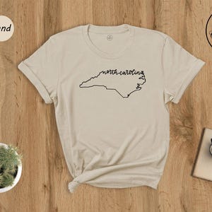 Camiseta con el mapa de Carolina del Norte, recuerdo de viaje de Carolina del Norte imagen 2