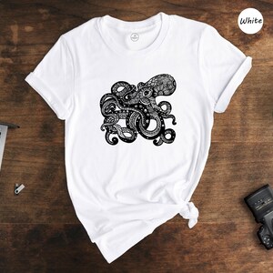 Octopus T-Shirt, Sea Monster Kraken Tee, Ocean Fishing Shirt Bild 6