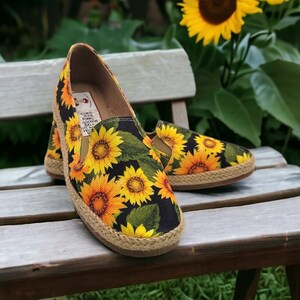 Women Sunflower Transparent Slippers, Ladies Flip Flops Flat