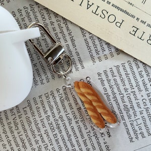 Porte-clés Illustration de Paris, Porte-clés, Baguette, Tour Eiffel, Accessoires AirPods, Illustration Dessert Paris