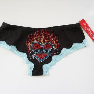 Hot Kiss Intimate NUEVOS puntos de diamantes de imitación Corazón llameante y AMOR en hipsters de algodón elástico negro