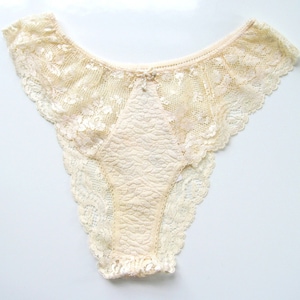 Vintage Lou NEW Women&#39;s Bridal Vanilla Floral Chantilly Lace Mid Rise Thong Tanga  Made In France L
