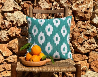 Ikat Kissen SMARAGDGRÜN Mallorca mallorquinischer Stoff grün Zungenmuster Mediterrane Deko Kissenbezug 45x45cm