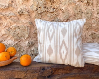 Ikat Kissen BEIGE Mallorca mallorquinischer Stoff beige Zungenmuster Mediterrane Deko Kissenbezug