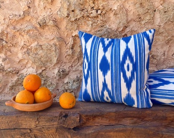 Ikat Kissen BLUE Mallorca mallorquinischer Stoff blau Zungenmuster Mediterrane Deko Kissenbezug