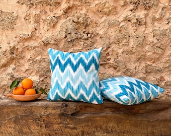 Ikat Kissen TÜRKIS BLAU ZICKZACK Mallorca mallorquinischer Stoff blau türkis Zungenmuster Mediterrane Deko Kissenbezug