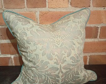 Fortuny Lucrenzia scatter cushion with green lilen piping