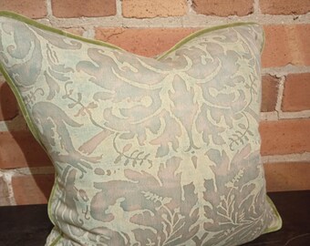 Fortuny Lucrenzia scatter cushion  with a green velvet piping. 18inch square