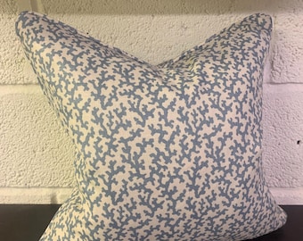 Fodera per cuscino in tessuto Schumacher Folly, motivo corallo di Schumacher