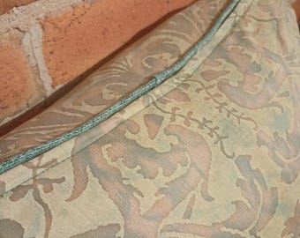 Fortuny Lucrenzia scatter cushion with green lilen piping
