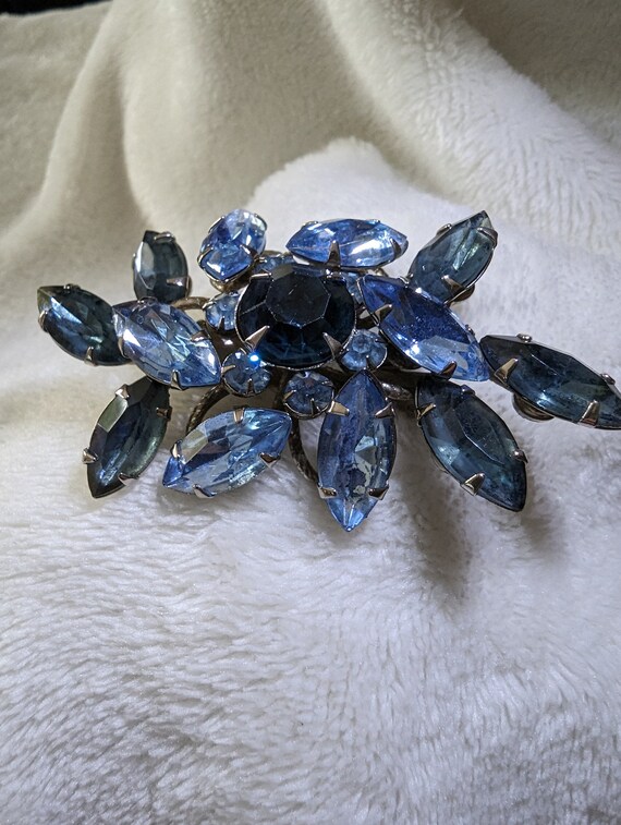 Vintage Judy Lee 1950s/60s Blue Rhinestone brooch - image 3