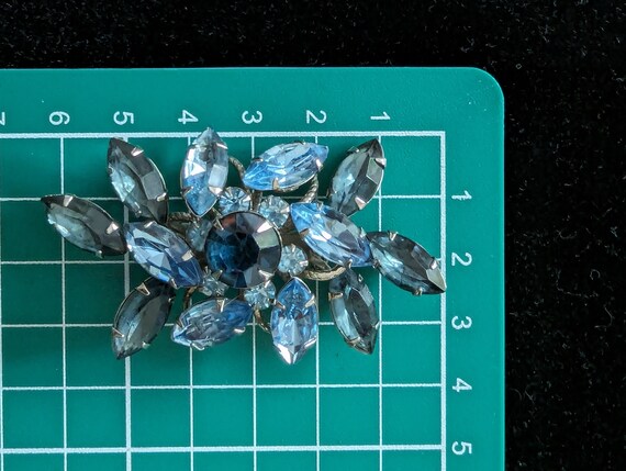 Vintage Judy Lee 1950s/60s Blue Rhinestone brooch - image 10