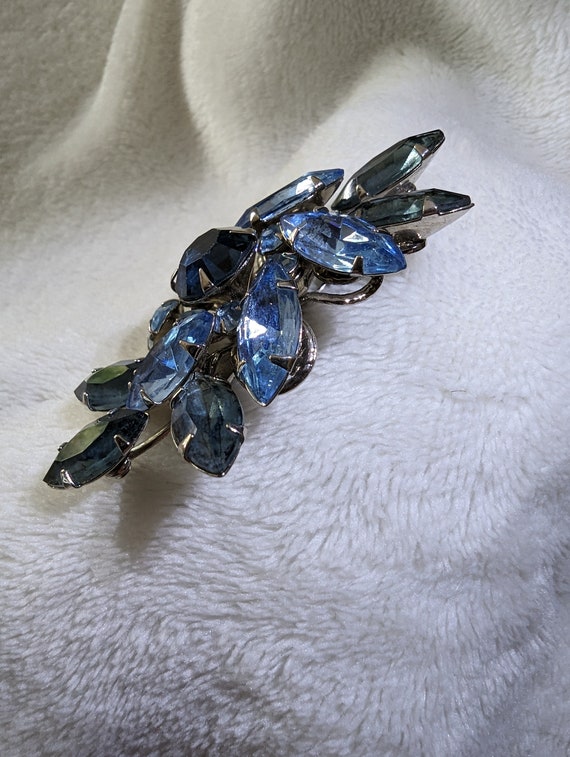 Vintage Judy Lee 1950s/60s Blue Rhinestone brooch - image 4