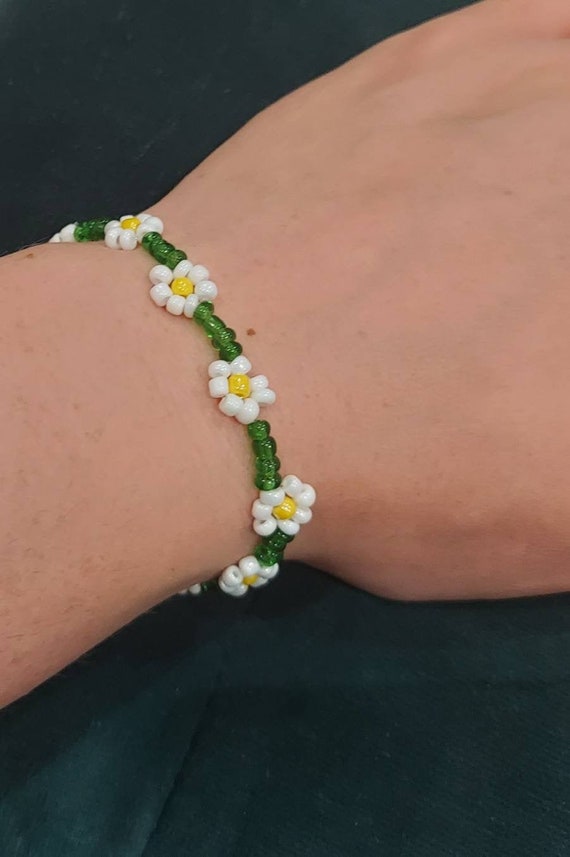 diy beaded daisy bracelet • craft • frankie magazine • australian fashion  magazine online