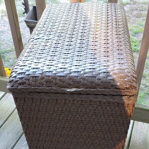 Hampers store with dividers