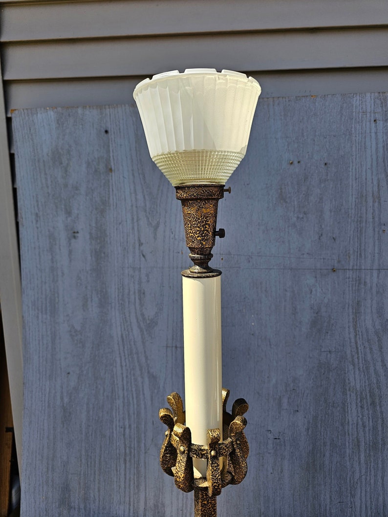 Ornate Floor Lamp Round Table Hammered Brass Design Ornate Base