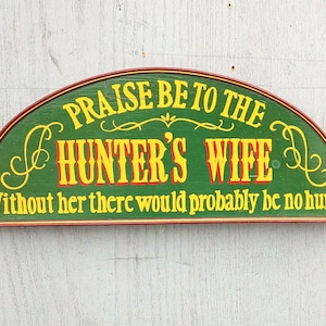 Vintage Hunter&#39;s Wife Wood Sign &quot;Praise Be To The Hunter&#39;s Wife Without Her There Would Probably Be No Hunt&quot;! Green & Gold Colors  1126