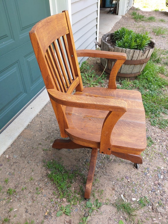 Wooden bankers 2024 desk chair