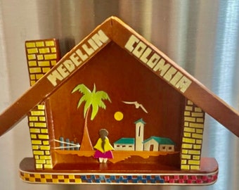 Magnetos para la nevera “Colombia tierra del encanto”echo a mano en madera y espiga del trigo