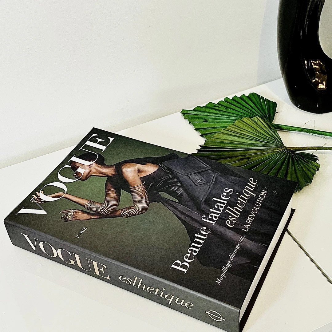Vogue 𝓢𝓸𝓯𝓽 𝓕𝓾𝓻𝓷𝓲𝓼𝓱𝓲𝓷𝓰 Prop Coffee Table Book 