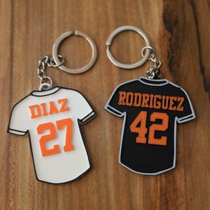 Personalisierte Sport Jersey Schlüsselbund Bag Tag 3D gedruckt Geschenk für Sport-Fans Geschenk für Kinder Sport Sport-Team Geschenk Benutzerdefinierte Schlüsselbund Bag Tag