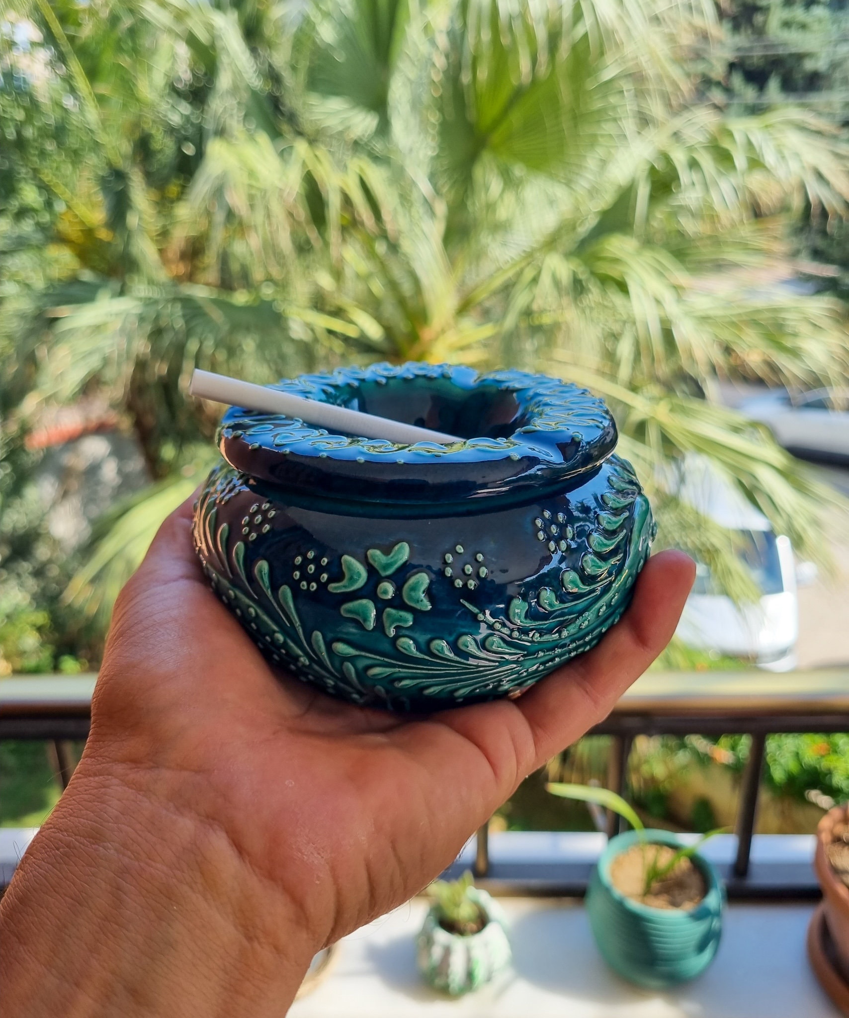 Neuer Türkisfarbener Keramik Winddichter Aschenbecher für Balkon
