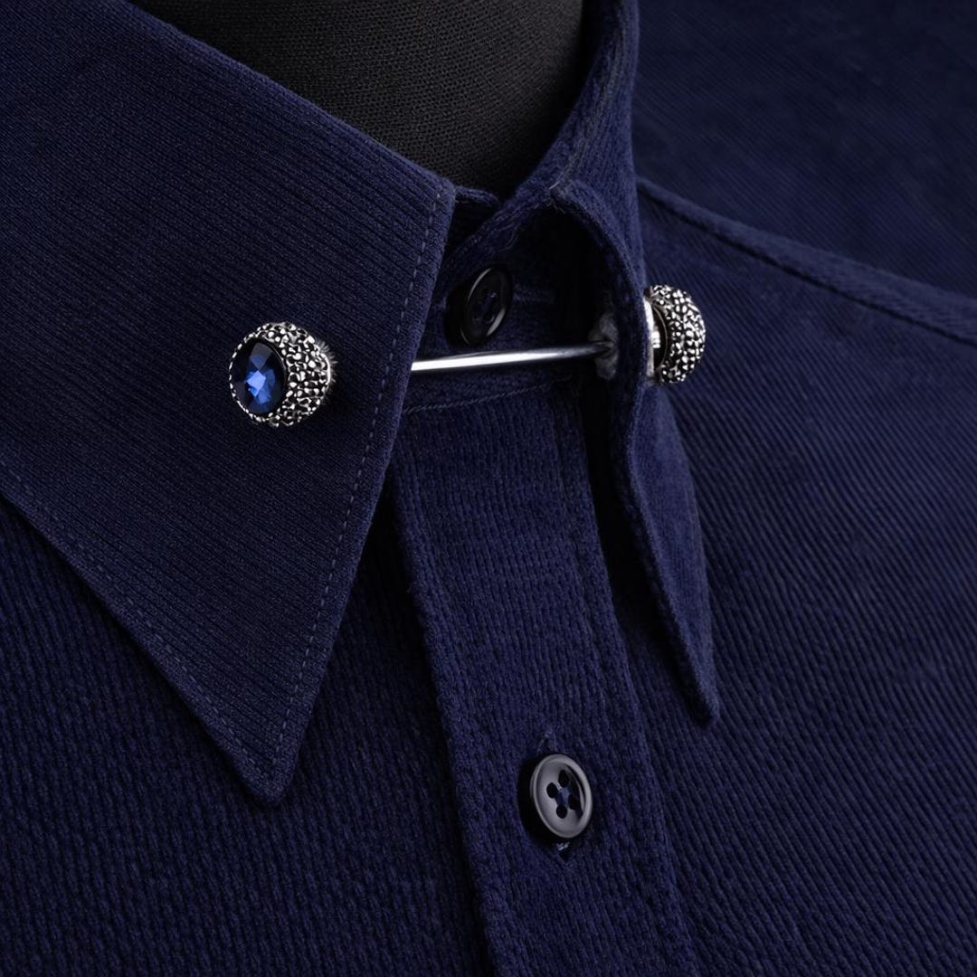 Spilla da colletto per camicia Navy Stone: elegante accessorio da uomo - Italia