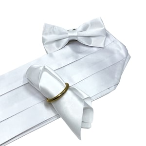 Witte Cummerbund Bow Tie Set, Groomsmen Bruiloft Set, Witte Solid Cummerbund, Huwelijkscadeau voor mannen, Partij Cummerbund Wit Pocket Square Gift