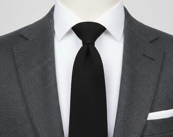 Corbata de punto negra hecha a mano: elegante corbata con punta cuadrada