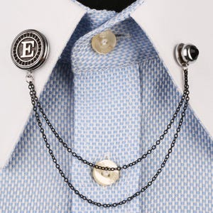 Cadena de collar de plata personalizada con diseño de letras personalizado, broche de doble cadena para camisas formales de hombre, regalo único y elegante para él