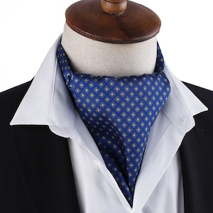 Royal Blau Ascot Krawatte: Geometrischer Gold Druck, Silk Feeling Krawatte